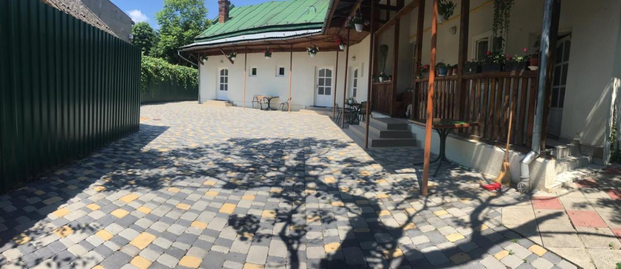 Gelena Гостьовий Двір Uzhhorod Luaran gambar